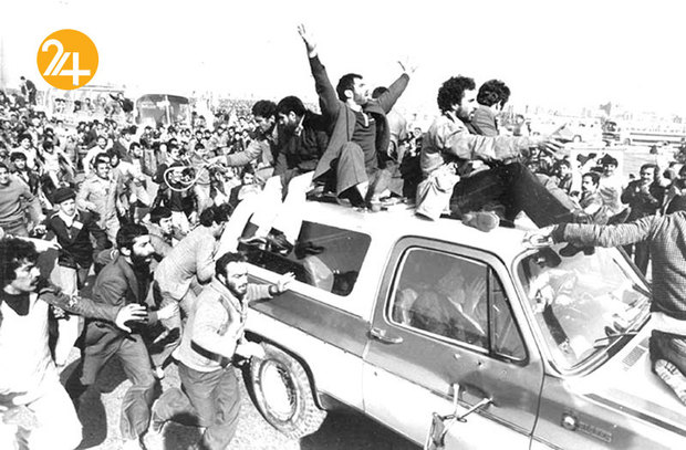 تصاویر روز بازگشت روح الله خمینی به ایران