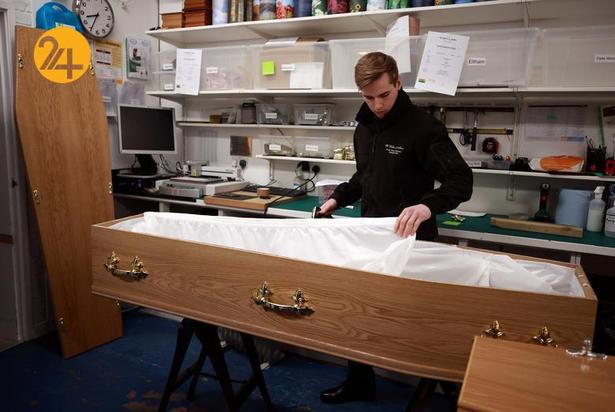 خاکسپاری کرونایی‌ها در بریتانیا