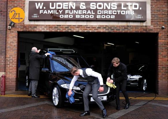 خاکسپاری کرونایی‌ها در بریتانیا