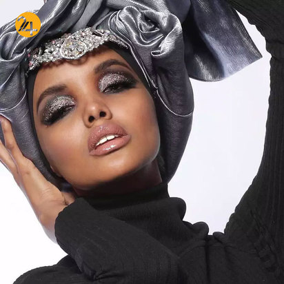 تصاویری از حلیمه عدن اولین مدل با حجاب