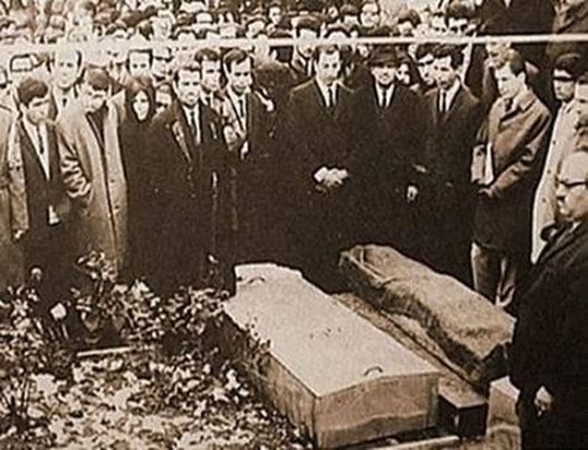 مراسم خاکسپاری فروغ فرخزاد