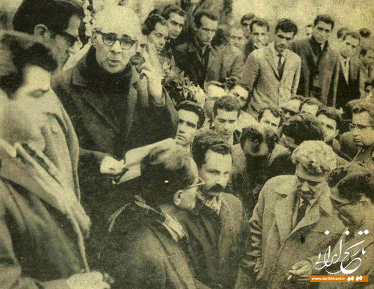 مراسم خاکسپاری فروغ فرخزاد