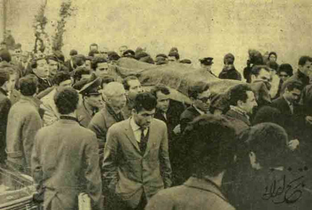 مراسم خاکسپاری فروغ فرخزاد