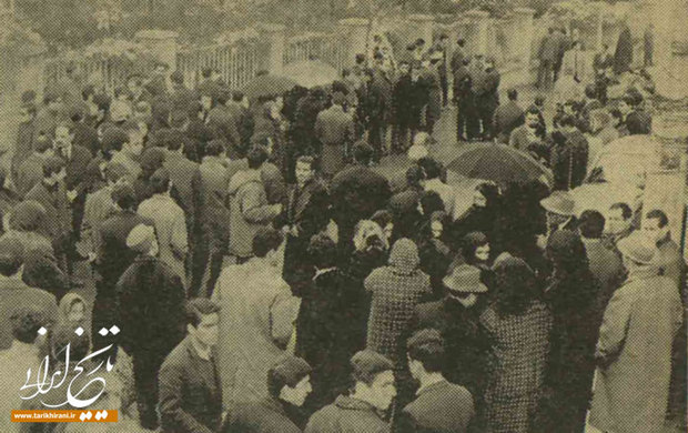 مراسم خاکسپاری فروغ فرخزاد