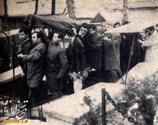 مراسم خاکسپاری فروغ فرخزاد