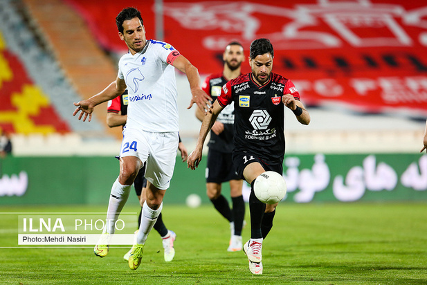 دیدار تیم های پرسپولیس و پیکان
