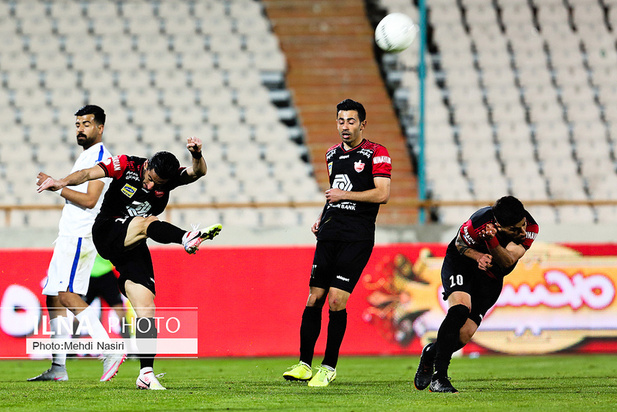 دیدار تیم های پرسپولیس و پیکان