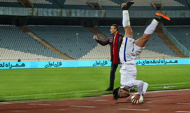 دیدار تیم های پرسپولیس و پیکان