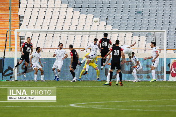 دیدار تیم های پرسپولیس و پیکان