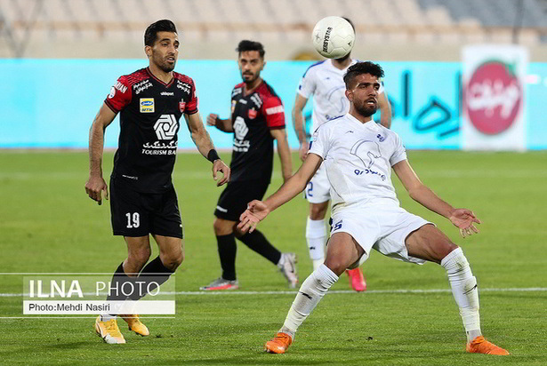 دیدار تیم های پرسپولیس و پیکان