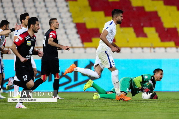 دیدار تیم های پرسپولیس و پیکان