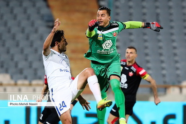 دیدار تیم های پرسپولیس و پیکان