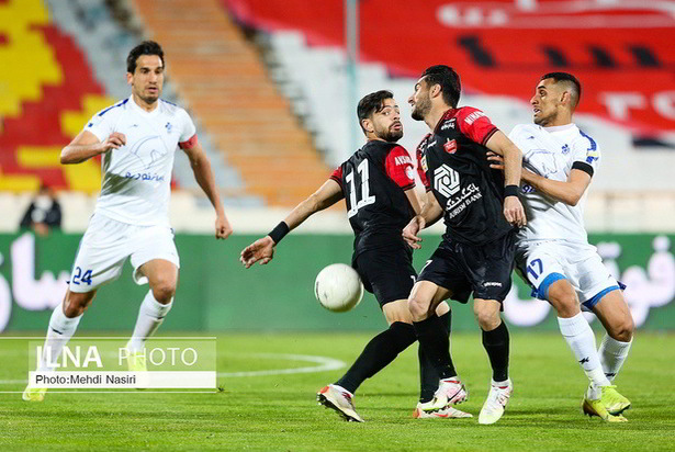 دیدار تیم های پرسپولیس و پیکان