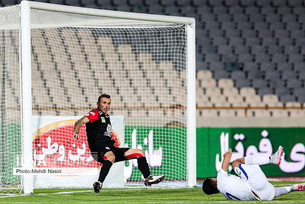 دیدار تیم های پرسپولیس و پیکان