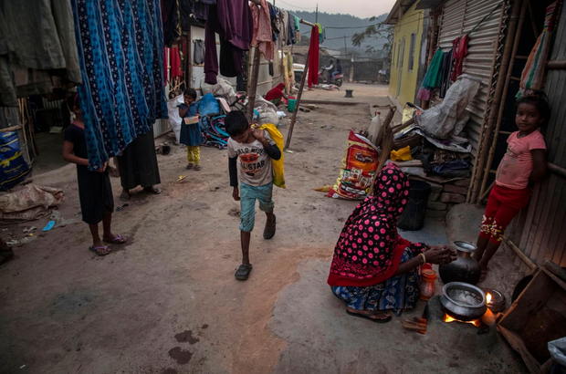 کودک زباله‌گرد هندی