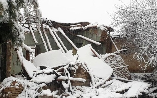 جدال زلزله‌زدگان سی‌سخت با سرما