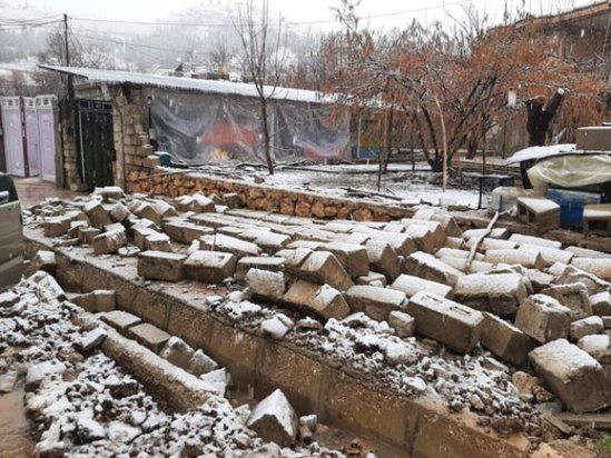 جدال زلزله‌زدگان سی‌سخت با سرما