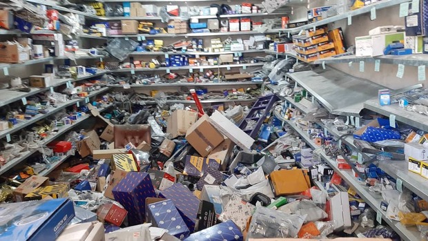 جدال زلزله‌زدگان سی‌سخت با سرما