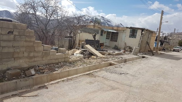 جدال زلزله‌زدگان سی‌سخت با سرما