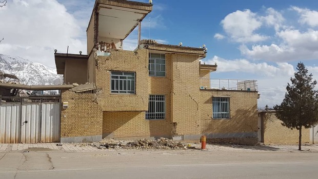 جدال زلزله‌زدگان سی‌سخت با سرما