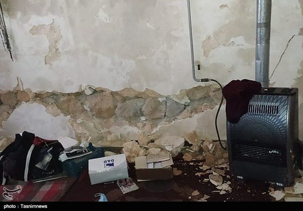 جدال زلزله‌زدگان سی‌سخت با سرما