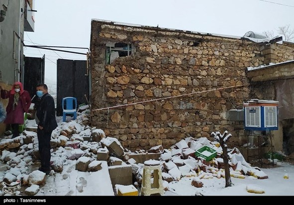 جدال زلزله‌زدگان سی‌سخت با سرما