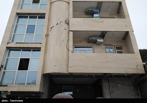 جدال زلزله‌زدگان سی‌سخت با سرما