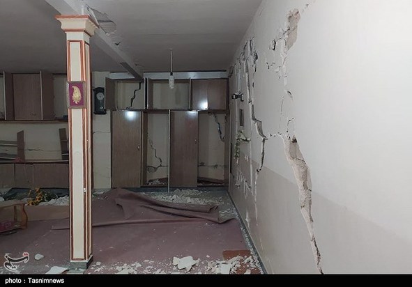 جدال زلزله‌زدگان سی‌سخت با سرما