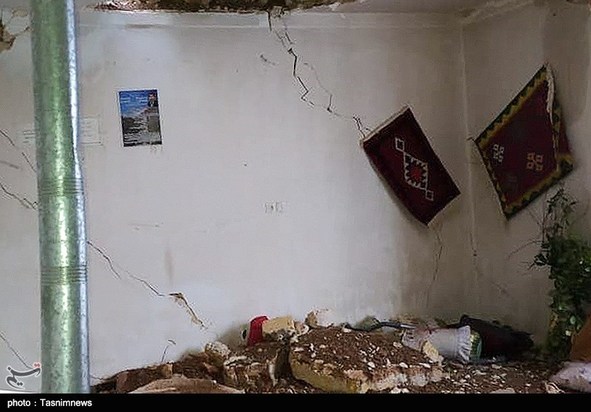 جدال زلزله‌زدگان سی‌سخت با سرما