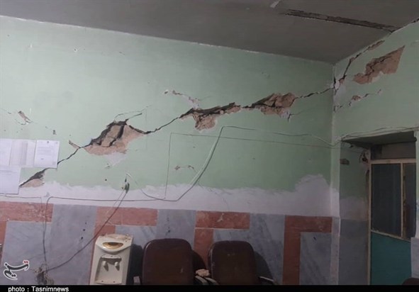 جدال زلزله‌زدگان سی‌سخت با سرما