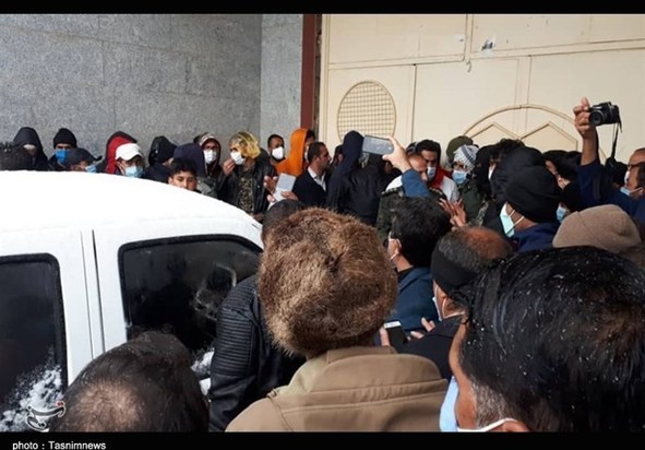 جدال زلزله‌زدگان سی‌سخت با سرما