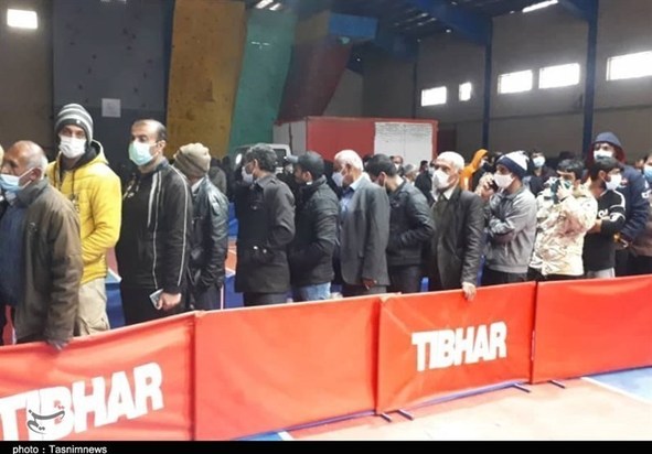 جدال زلزله‌زدگان سی‌سخت با سرما