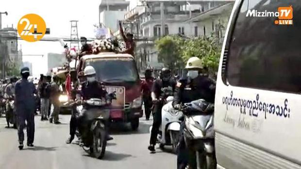 تشییع پیکر آنجل دختر کشته شده در اعتراضات میانمار