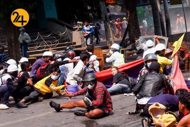 تشییع پیکر آنجل دختر کشته شده در اعتراضات میانمار