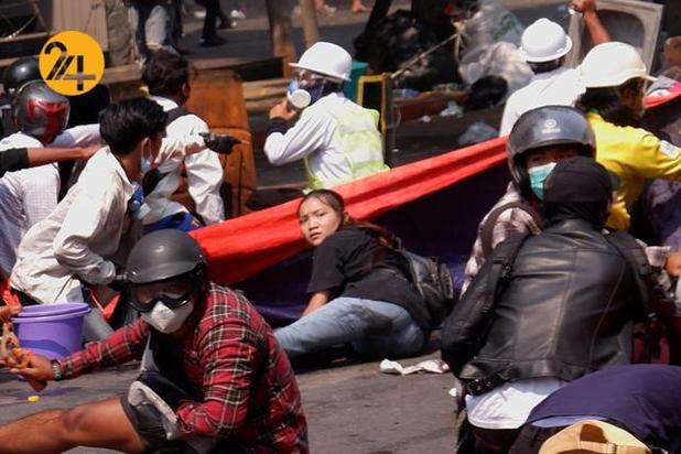 تشییع پیکر آنجل دختر کشته شده در اعتراضات میانمار