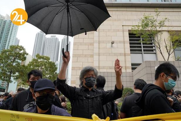 تجمع طرفداران فعالان سیاسی بازداشت شده هنگ کنگی