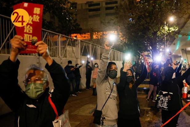 تجمع طرفداران فعالان سیاسی بازداشت شده هنگ کنگی