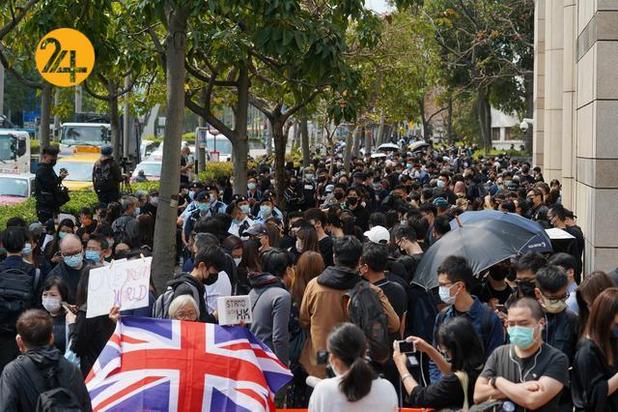 تجمع طرفداران فعالان سیاسی بازداشت شده هنگ کنگی