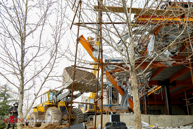 آغاز تخریب ساخت و سازهای غیرقانونی در کلاک