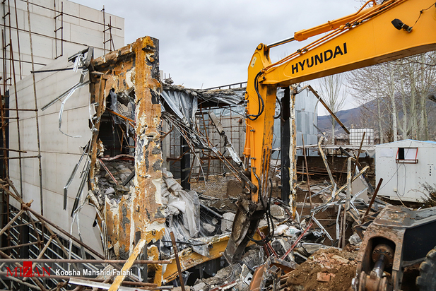 آغاز تخریب ساخت و سازهای غیرقانونی در کلاک