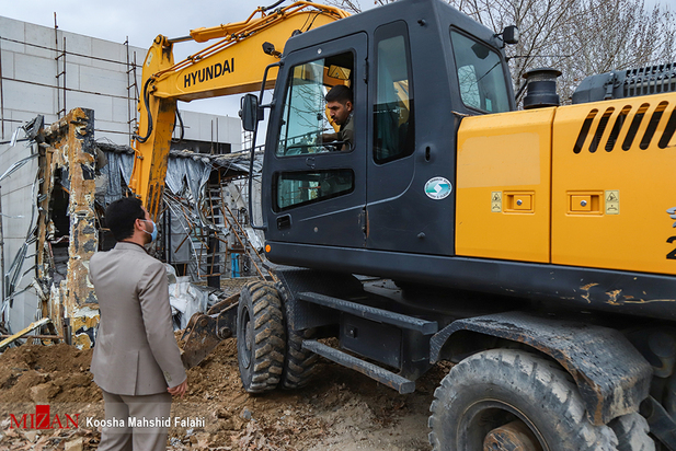 آغاز تخریب ساخت و سازهای غیرقانونی در کلاک