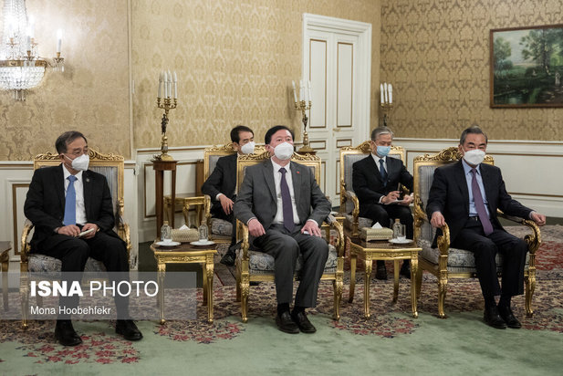 دیدار وزیر امور خارجه چین با حسن روحانی