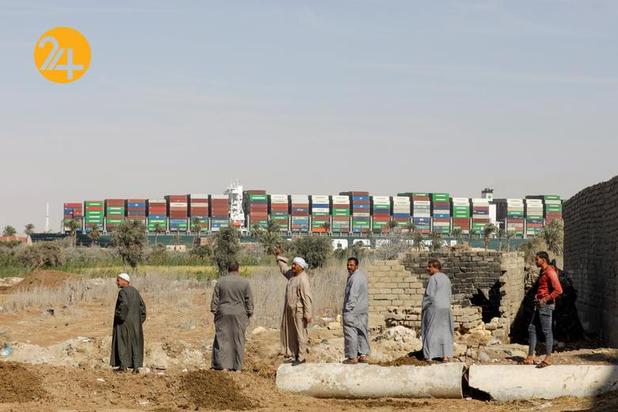 آزاد شدن کشتی به گل نشسته کانال سوئز