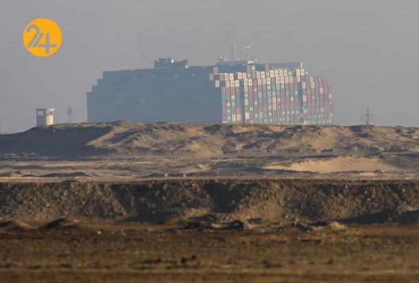 آزاد شدن کشتی به گل نشسته کانال سوئز