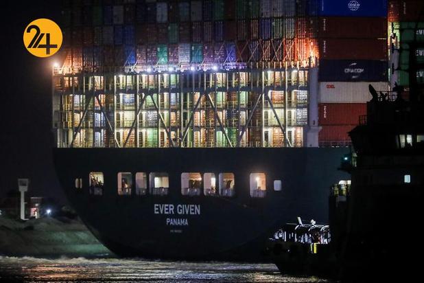 آزاد شدن کشتی به گل نشسته کانال سوئز