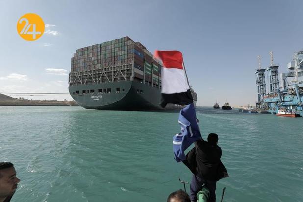 آزاد شدن کشتی به گل نشسته کانال سوئز