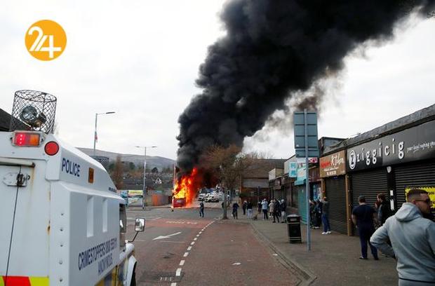 حمله مردم به پلیس بلفاست