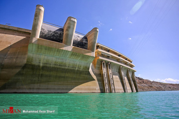 کاهش آب مخزن سد زاینده رود