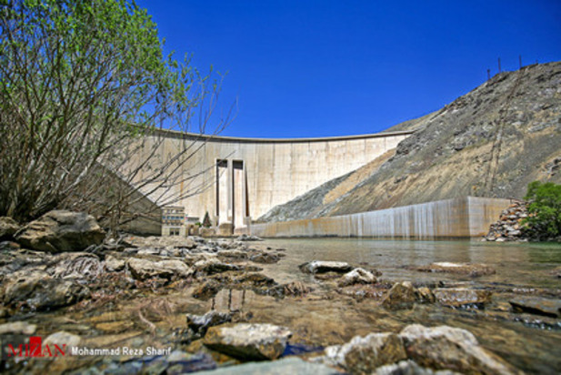 کاهش آب مخزن سد زاینده رود