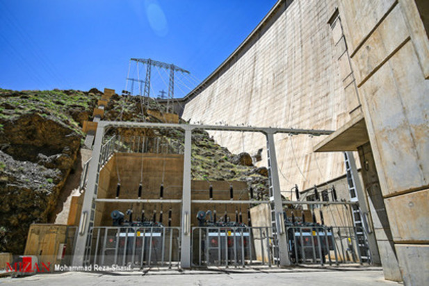 کاهش آب مخزن سد زاینده رود